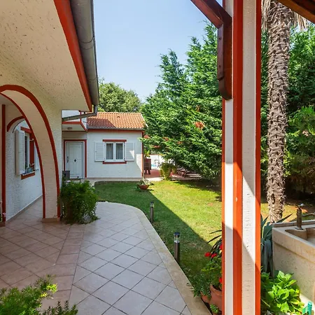 Anna With Pool By * Poreč