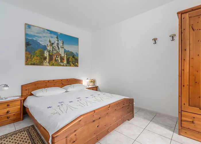 Anna With Pool By Poreč