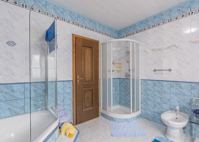 Anna With Pool By Poreč