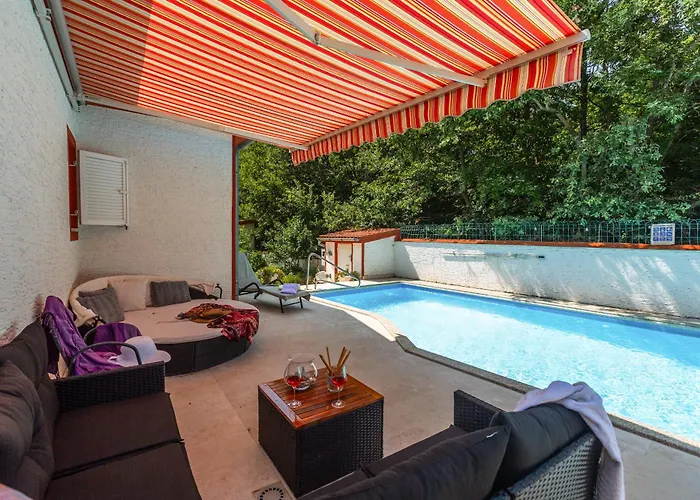 Villa Anna With Pool By Poreč