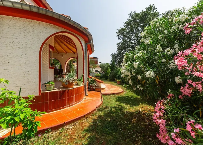 Villa Anna With Pool By *