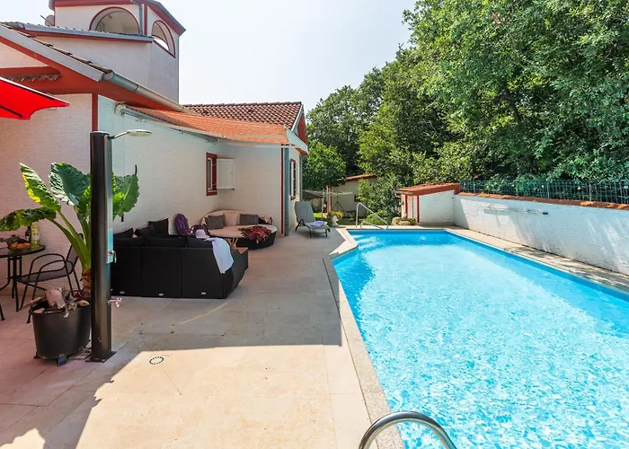 Villa Anna With Pool By *