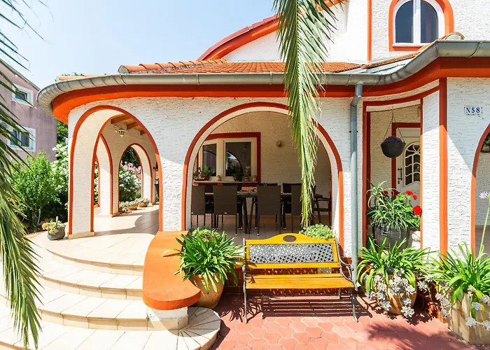 Villa Anna With Pool By *