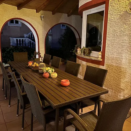 Willa Anna With Pool By *