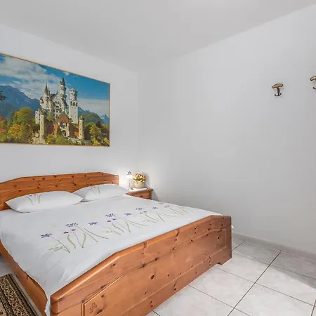 Anna With Pool By Poreč