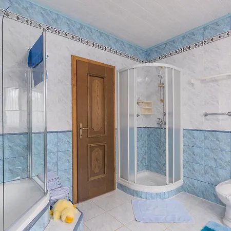 Anna With Pool By Poreč