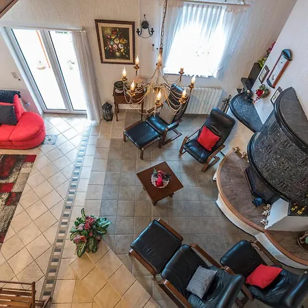 Anna With Pool By Poreč