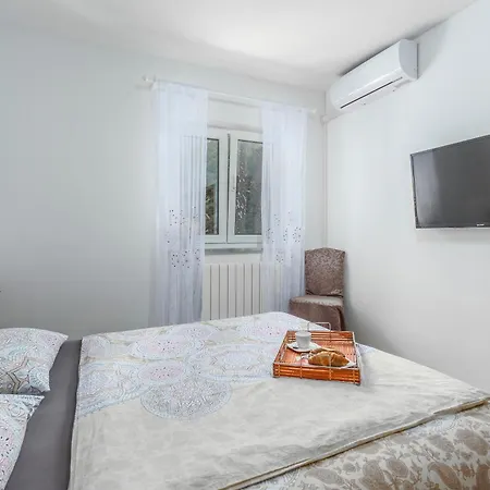 Willa Anna With Pool By *