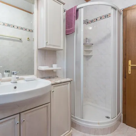 Anna With Pool By Willa