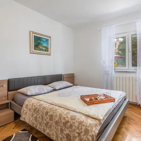 Anna With Pool By Poreč