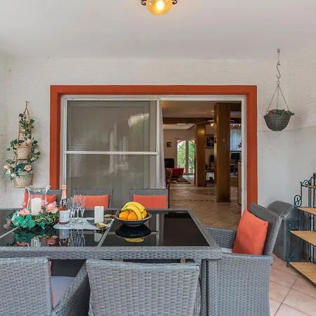 Villa Anna With Pool By Porec