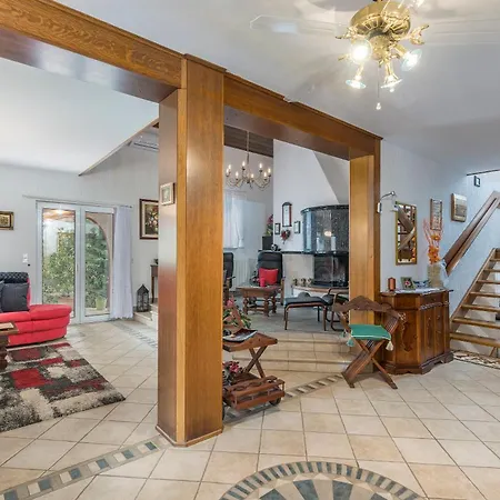 Anna With Pool By Vila *