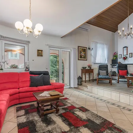 Anna With Pool By Vila *