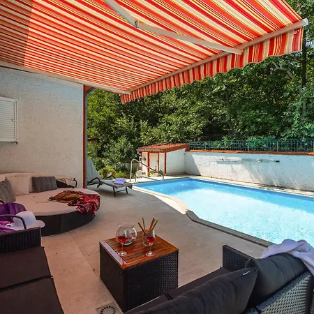 Vila Anna With Pool By Poreč