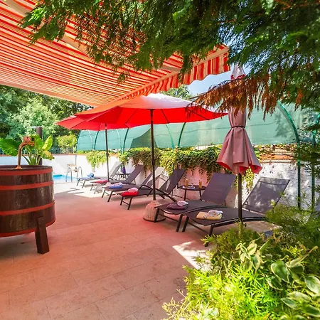 Vila Anna With Pool By