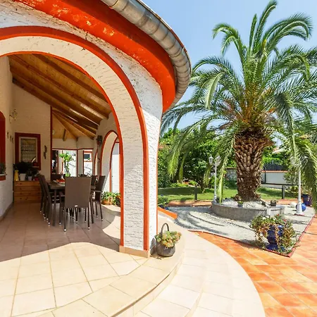 Vila Anna With Pool By