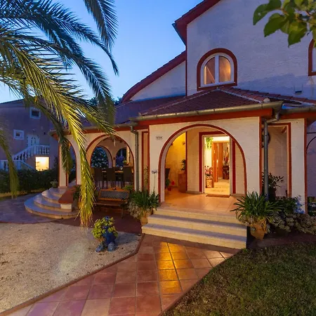 Anna With Pool By Willa *