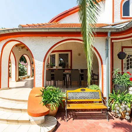 Willa Anna With Pool By *