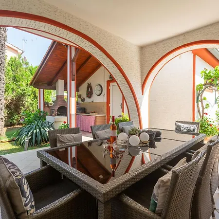 Anna With Pool By Vila Poreč