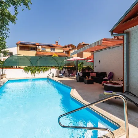 Vila Anna With Pool By