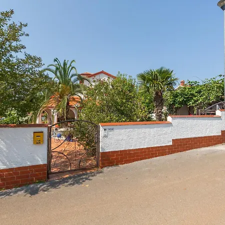 Vila Anna With Pool By Poreč