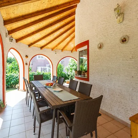 Anna With Pool By Poreč