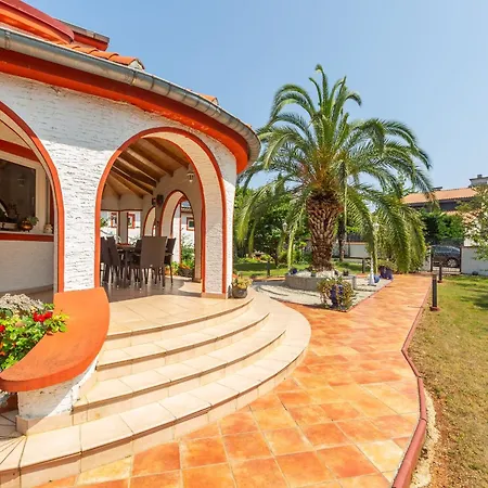 Anna With Pool By Vila