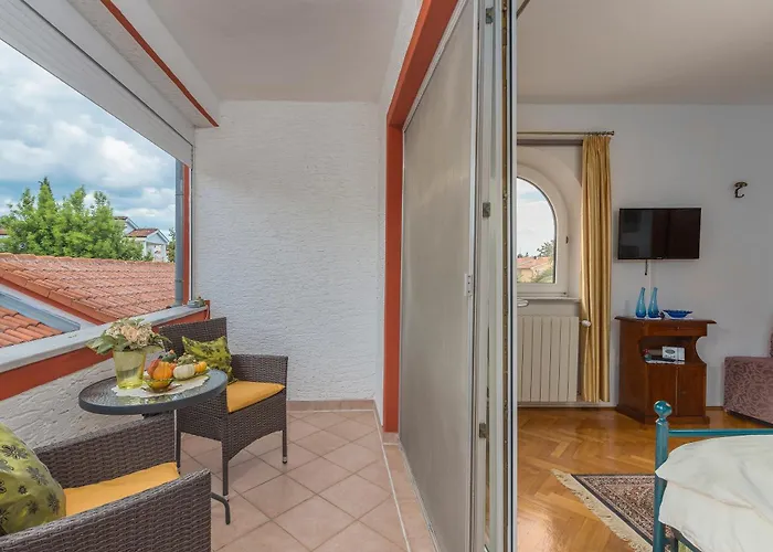 Villa Anna With Pool By