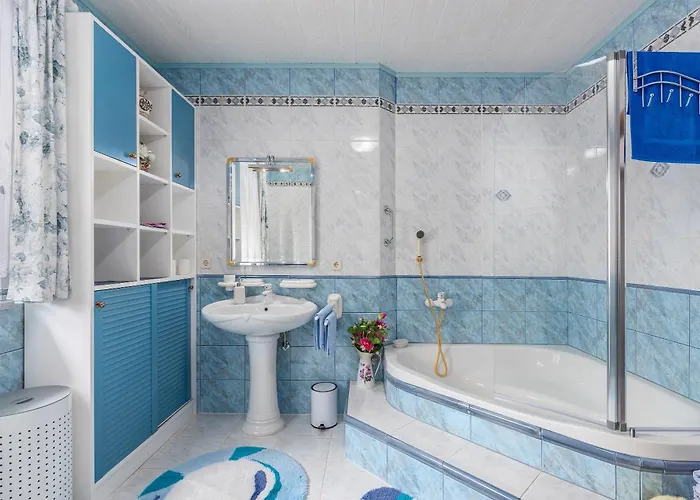 Anna With Pool By ヴィラ