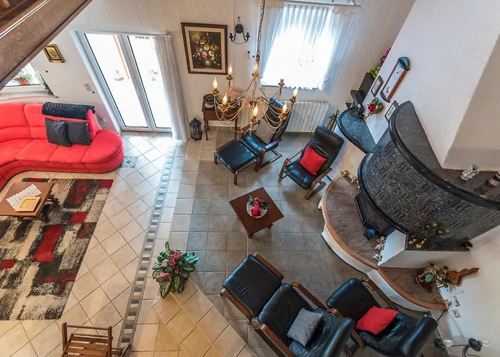 Anna With Pool By 포레치