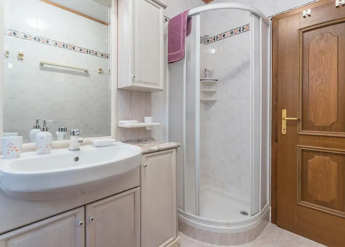 Anna With Pool By Villa