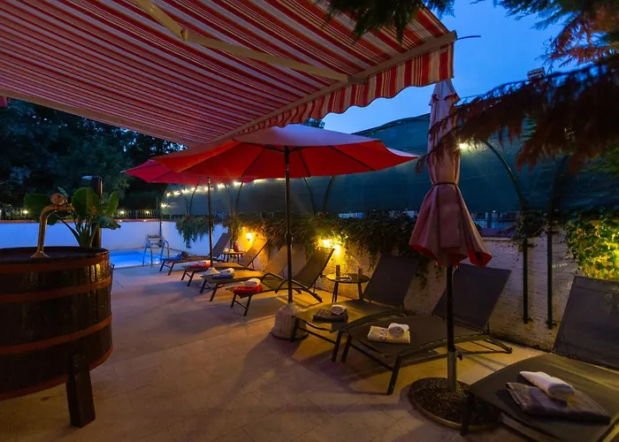 Anna With Pool By ヴィラ