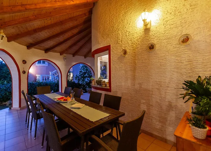 Anna With Pool By 포레치