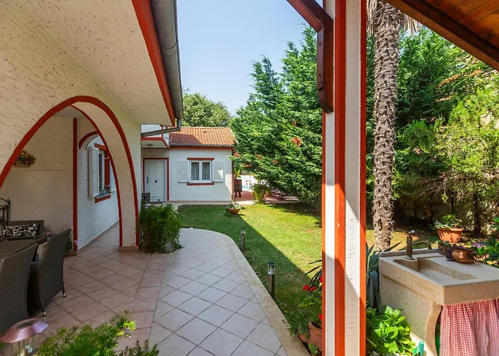 Anna With Pool By * 포레치