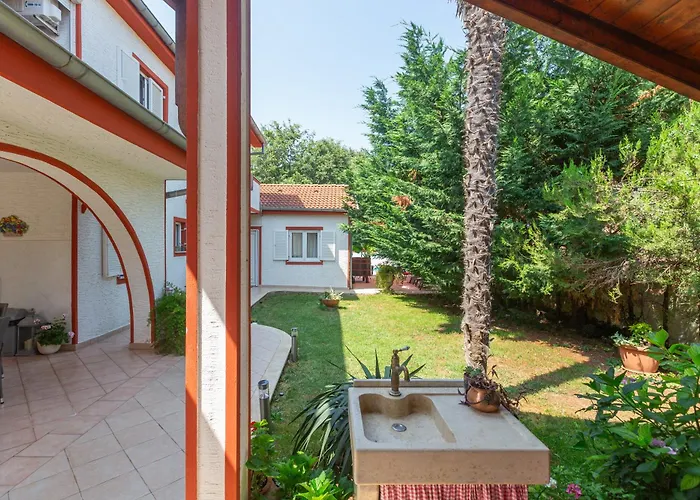 Anna With Pool By Villa Poreč