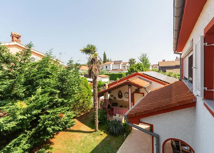 Villa Anna With Pool By Poreč