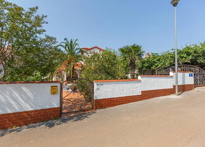 ヴィラ Anna With Pool By ポレッチ