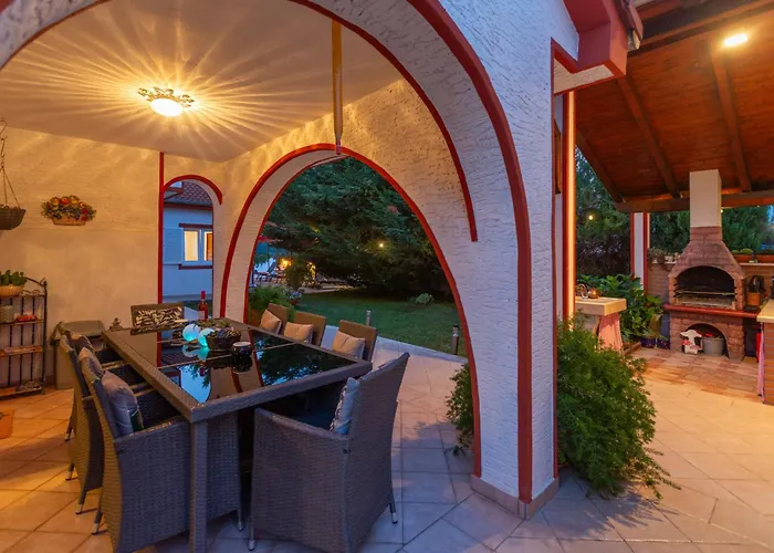 Anna With Pool By * ポレッチ