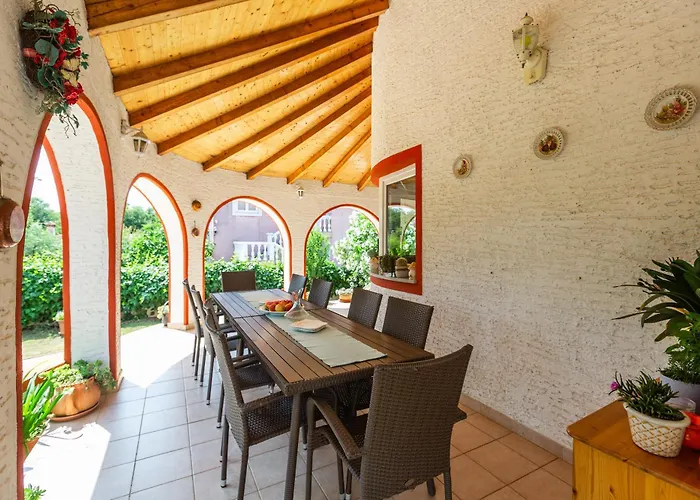 Anna With Pool By 포레치