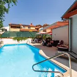 Villa Anna With Pool By