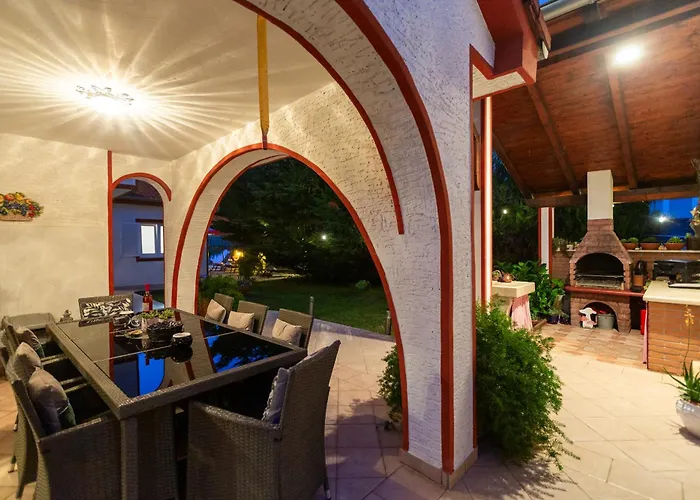 Anna With Pool By Villa Poreč