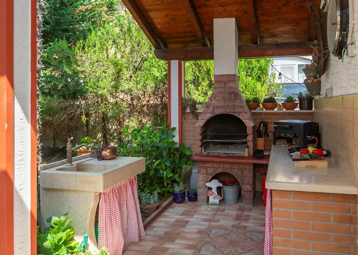 Anna With Pool By Villa *