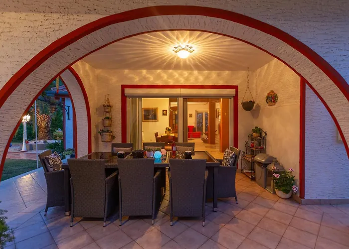 Anna With Pool By Villa Poreč